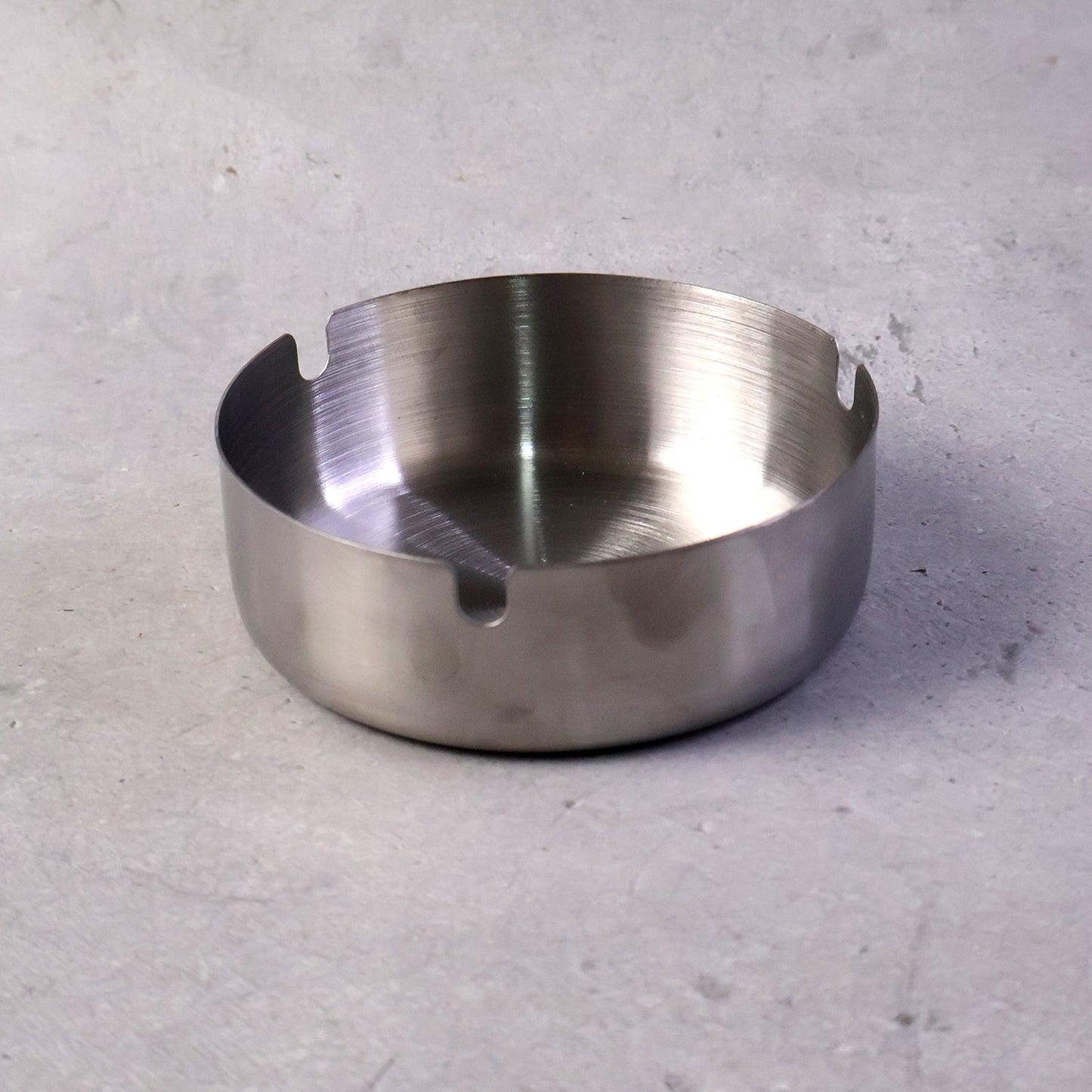 Round Tabletop Cigarette Ashtray with Multiple Rest Slots (1 Pc)