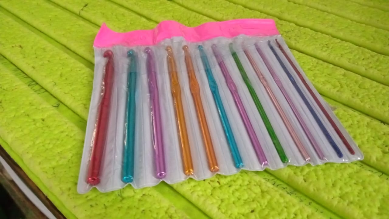 Aluminium Multicolor Knitting Needles, Crochet Kit (12 Pcs Set) Your Brand
