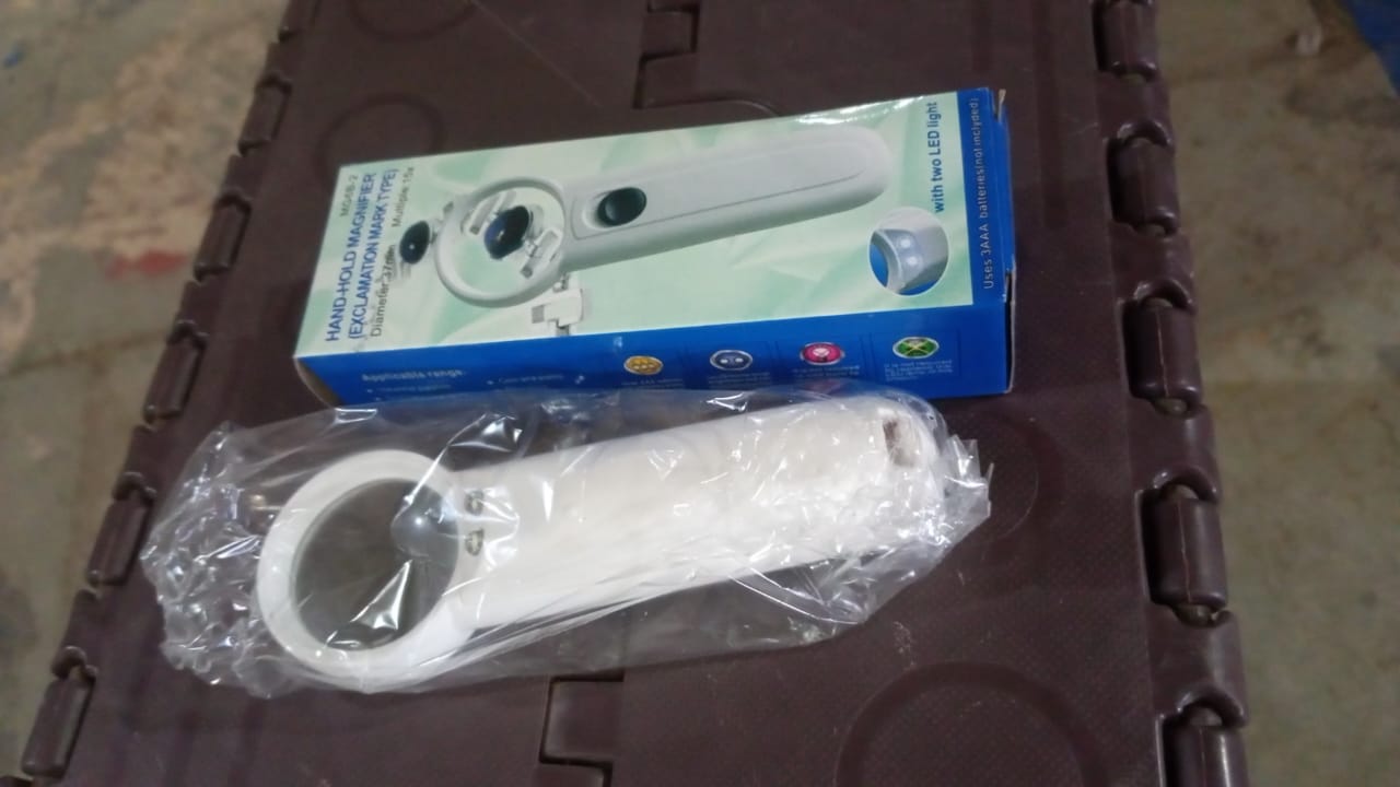 Hand-Held Magnifier with Dual LED Lights (1 Pc / 37MM / Battery not included) Your Brand