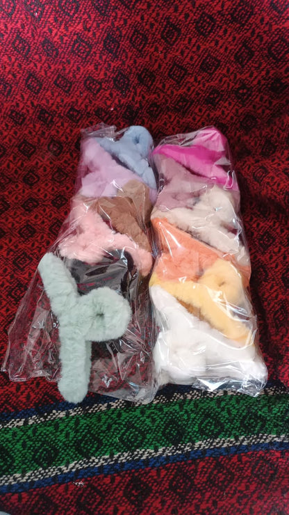 Large Plush Hair Claw Clips, Plastic Fluffy Hair Claw Hair (1 Pc / Mix Color) Your Brand