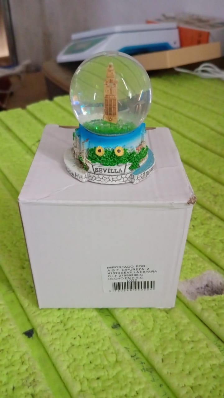 Snow globes Souvenirs Desk Table Office, Decoration (1 Pc) Your Brand