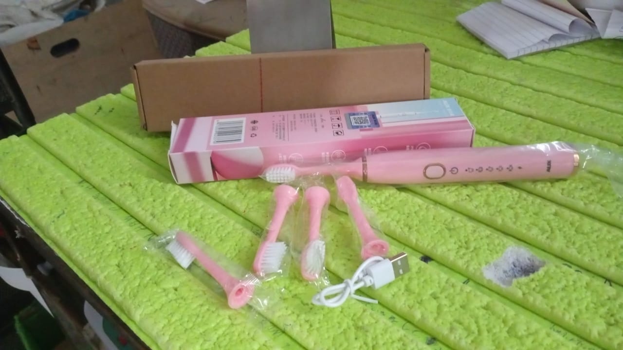 Adult Waterproof Electric Toothbrush with Extra 4 Toothbrush Head (1 Pc / USB Charging Operated / Mix Colour) Your Brand