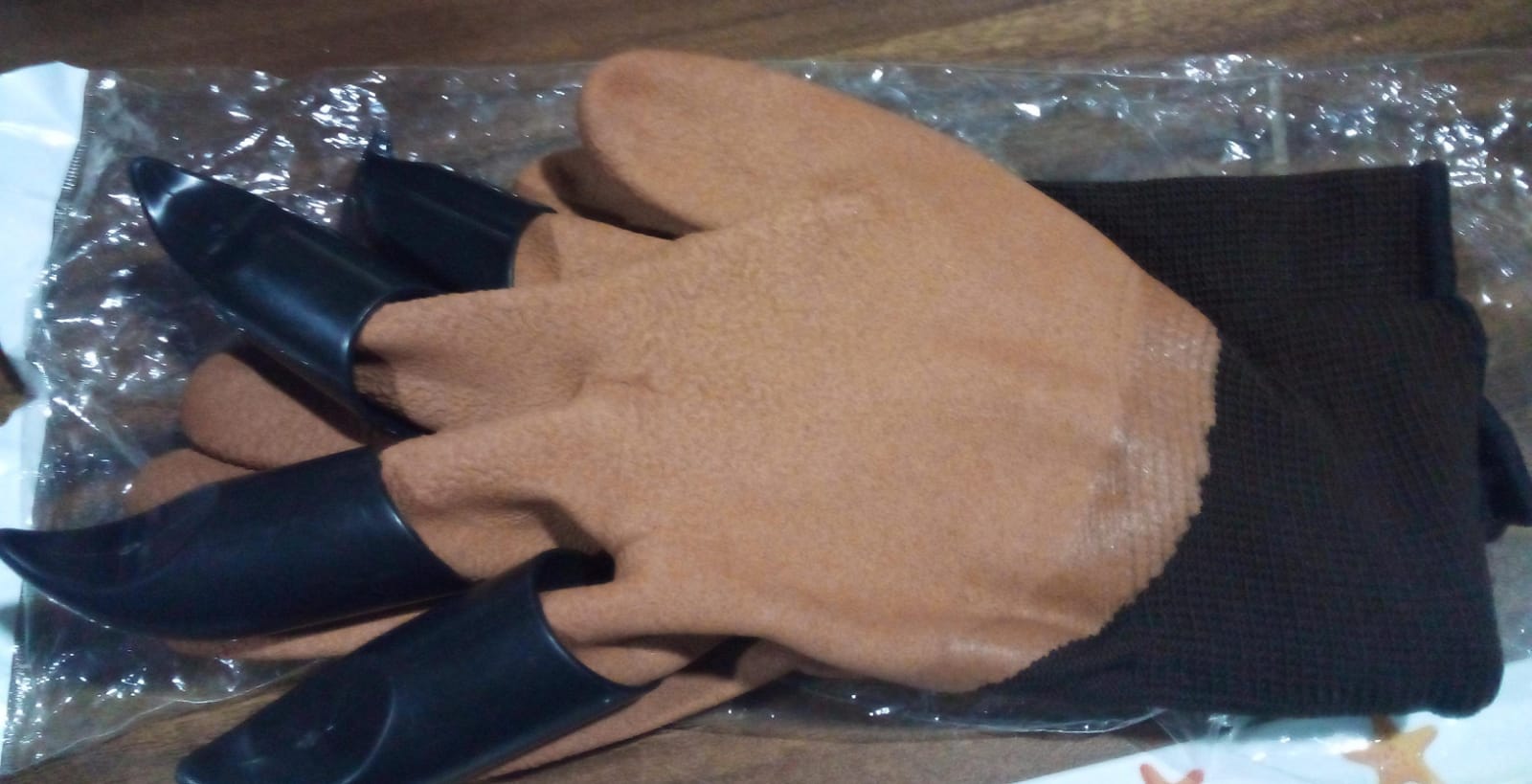 Garden Farming Gloves With Hand Fingertips & Plastic Claws (1 Pair) Your Brand